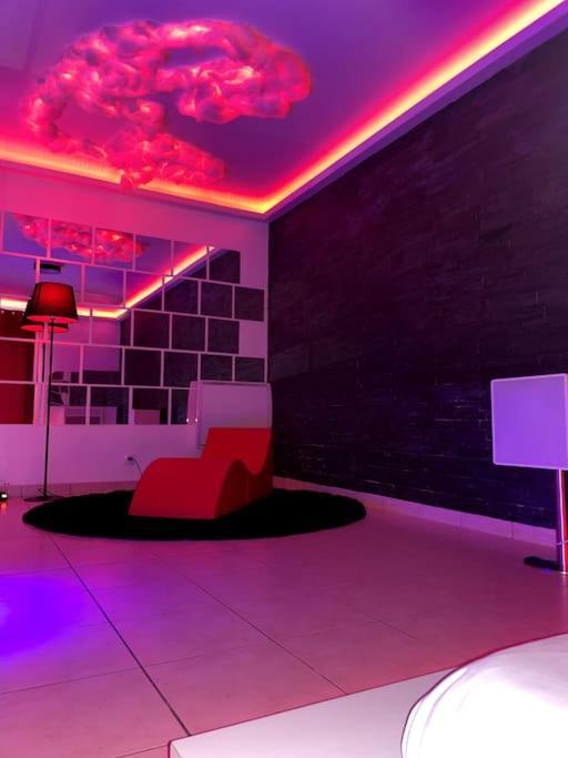 Jeu De Regards - Jacuzzi/Balneo Apartamento Courcouronnes Exterior foto