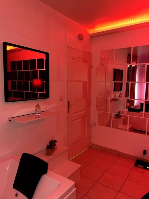 Jeu De Regards - Jacuzzi/Balneo Apartamento Courcouronnes Exterior foto