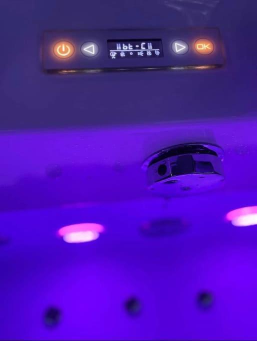 Jeu De Regards - Jacuzzi/Balneo Apartamento Courcouronnes Exterior foto