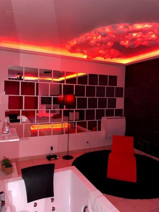 Jeu De Regards - Jacuzzi/Balneo Apartamento Courcouronnes Exterior foto