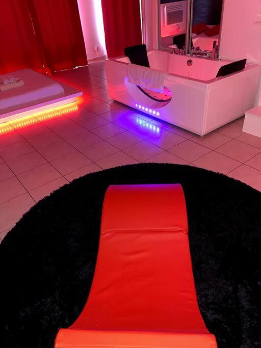 Jeu De Regards - Jacuzzi/Balneo Apartamento Courcouronnes Exterior foto