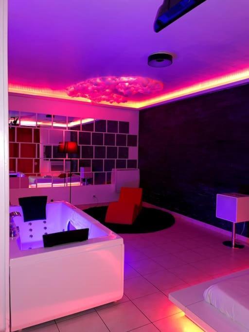 Jeu De Regards - Jacuzzi/Balneo Apartamento Courcouronnes Exterior foto