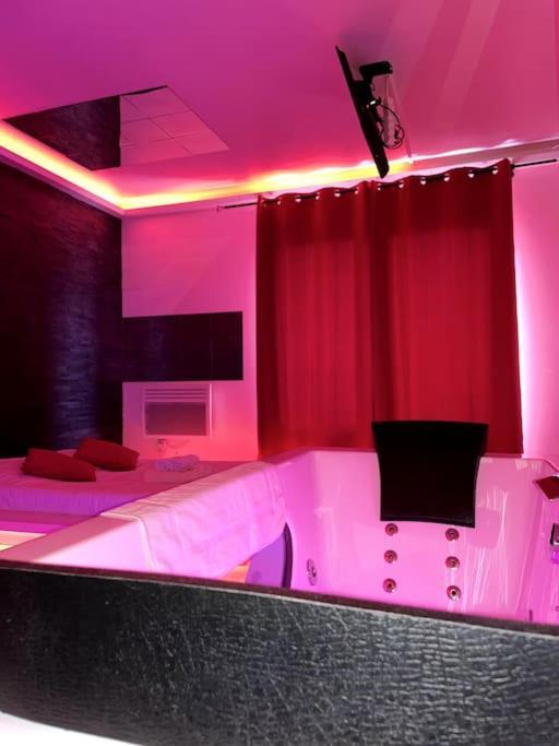 Jeu De Regards - Jacuzzi/Balneo Apartamento Courcouronnes Exterior foto